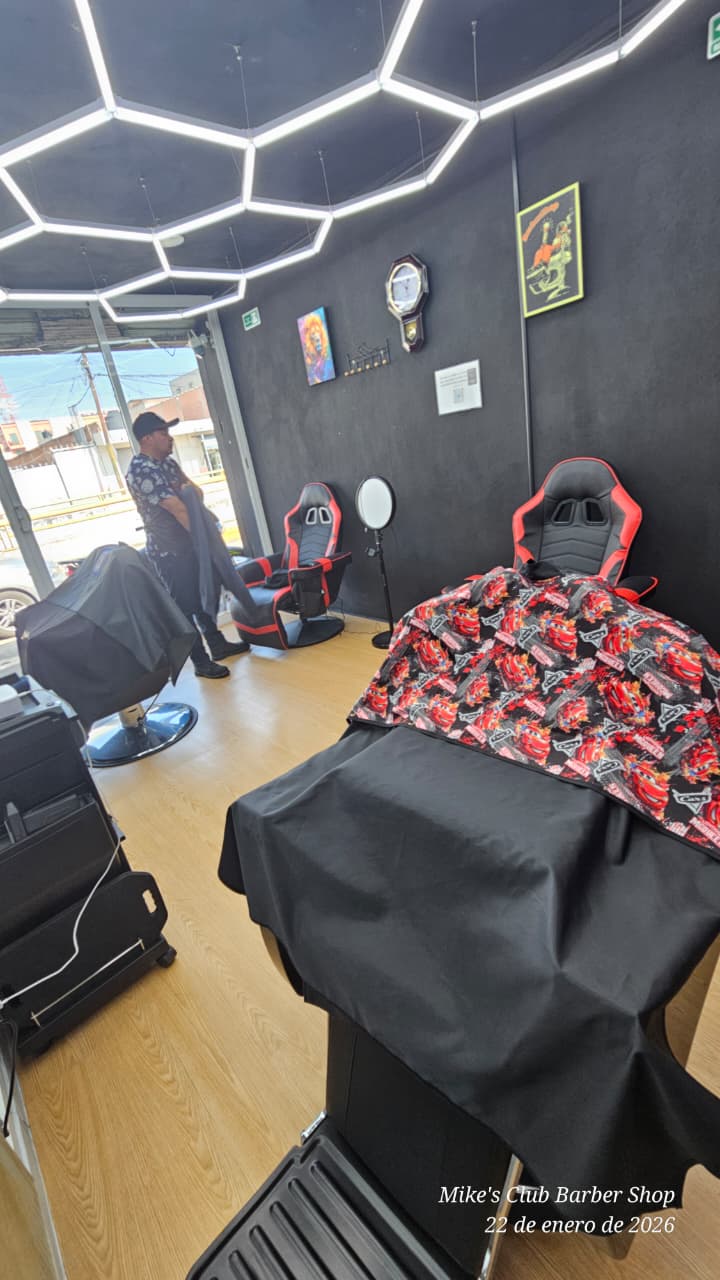 Vista interior con cliente en servicio