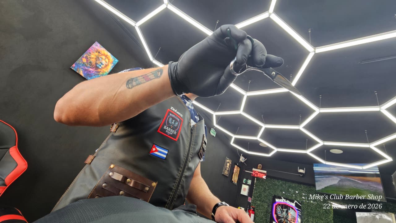 Interior de Mike's Club Barber Shop en Cuautitlán